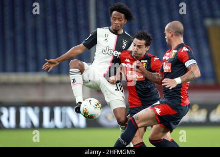 LaPresse - Tano Pecoraro 30 Juni 2020 Stadt Genua - (Italien) Sport Soccer Genua vs Juventus Italienische Fußballmeisterschaft Liga A Tim 2019/2020 - "Luigi Ferraris" Stadion im Bild: cuadrado juan Stockfoto