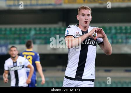 LaPresse -Garbuio Paola Juli 01 ,2020 Verona- (Italien) Sport Soccer Hellas Verona vs Parma Italienische Fußballmeisterschaft League A Tim 2019/2020 - Bentegodi Stadium im Bild: Kulusevski dejans Feierziel 0-1 Stockfoto