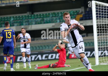 LaPresse -Garbuio Paola Juli 01 ,2020 Verona- (Italien) Sport Soccer Hellas Verona vs Parma Italienische Fußballmeisterschaft League A Tim 2019/2020 - Bentegodi Stadium im Bild: Kulusevski dejans Feierziel 0-1 Stockfoto