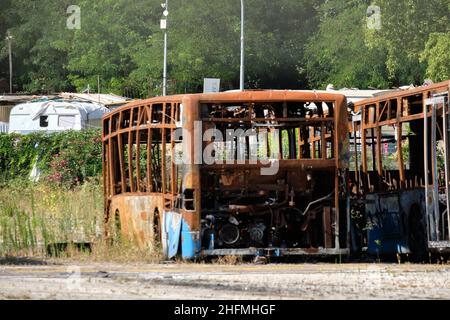 Mauro Scrobogna /LaPresse 02. Juli 2020&#xa0; Rom, Italien Nachrichten ATAC Depot via Candoni - Besuch Salvini im Bild: Das atac Depot, das an ein rom Lager grenzt und wo einige öffentliche Verkehrsmittel in Brand gesetzt wurden Stockfoto