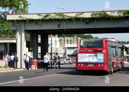 Mauro Scrobogna /LaPresse 02. Juli 2020&#xa0; Rom, Italien Nachrichten ATAC Depot via Candoni - Besuch Salvini im Bild: Das atac Depot, das an ein rom Lager grenzt und wo einige öffentliche Verkehrsmittel in Brand gesetzt wurden Stockfoto