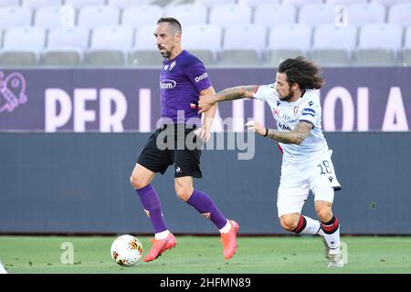 LaPresse - Jennifer Lorenzini 08 July 2020 Firenza (Italien) Sport Soccer Fiorentina - Cagliari Italienische Fußballmeisterschaft League A Tim 2019/ 2020 - "Artemio Franchi" Stadion im Bild: Ribery, Nandez Stockfoto