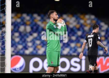 Cafaro/LaPresse 12. Juli 2020 Neapel, Italien Sportfußball Neapel vs. Mailand - Italienische Fußballmeisterschaft League A Tim 2019/2020 - San Paolo Stadion. Im Bild: Gianluigi Donnarumma (AC Mailand). Stockfoto