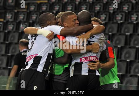 Andrea Bressanutti/LaPresse 23. Juli 2020 Udine, Italien Sportfußball Udinese vs Juventus - Italienische Fußballmeisterschaft League A Tim 2019/2020 - Dacia Arena Stadium im Bild: seko fofana feiert Stockfoto