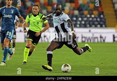 Andrea Bressanutti/LaPresse 23. Juli 2020 Udine, Italien Sportfußball Udinese vs Juventus - Italienische Fußballmeisterschaft League A Tim 2019/2020 - Dacia Arena Stadium im Bild: seko fofana Stockfoto