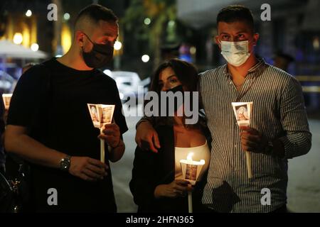 Cecilia Fabiano/LaPresse Juli 24 , 2020 Rome (Italy) News &#xab;nicht zu vergessen Mario&#xbb; Fackelzug in der Via Pietro Cosa, wo der Carabiniere Mario Cerciello Rega auf dem Foto getötet wurde : Andrea Varriale Stockfoto