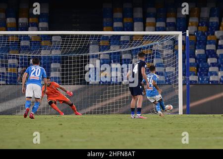 Cafaro/LaPresse 1. August 2020 Neapel, Italien Sportfußball Napoli vs Lazio - Italienische Fußballmeisterschaft League A Tim 2019/2020 - San Paolo Stadion. Im Bild: Lorenzo Insigne (SSC Napoli) erzielt das Tor 2-1. Stockfoto