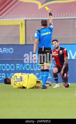 LaPresse - Tano Pecoraro 02 August 2020 Stadt Genua - (Italien) Sport Fußball Genua vs Hellas Verona Italienische Fußball-Meisterschaft Liga A Tim 2019/2020 - "Luigi Ferraris" Stadion auf dem Bild: sanabria toni ammonito Stockfoto