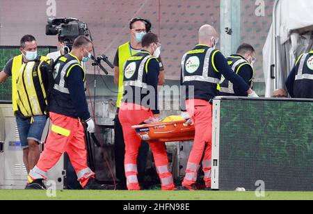 LaPresse - Tano Pecoraro 02. August 2020 Stadt Genua - (Italien) Sport Soccer Genua vs Hellas Verona Italienische Fußballmeisterschaft Liga A Tim 2019/2020 - "Luigi Ferraris" Stadion auf dem Bild: pessina matteo Verletzung Stockfoto