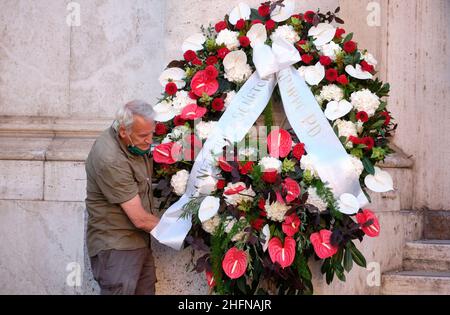 Mauro Scrobogna /LaPresse 07. August 2020&#xa0; Rom, Italien Nachrichten Beerdigung Sergio Zavoli auf dem Foto: Kirche San Salvatore in Lauro, Trauerfeier des Senators und Rai-Journalisten Sergio Zavoli, PD-Blumenkrone Stockfoto