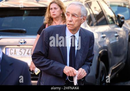 Mauro Scrobogna /LaPresse 07. August 2020&#xa0; Rom, Italien Nachrichten Beerdigung Sergio Zavoli auf dem Foto: Kirche San Salvatore in Lauro, Trauerfeier des Senators und Rai-Journalisten Sergio Zavoli, Franco Carraro Stockfoto