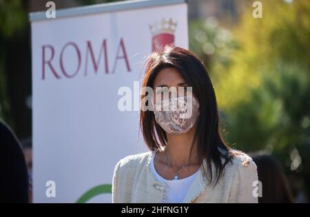 Mauro Scrobogna /LaPresse September 04, 2020&#xa0; Rom, Italien Nachrichten Jump bike sharing back in Service auf dem Foto: Virginia Raggi Bürgermeister von Rom während der Präsentation der Rückkehr der roten Fahrräder von Jump La Capitale wird in der Tat zu den ersten großen europäischen Städten, wo rote Fahrräder zurückkehren werden Stockfoto