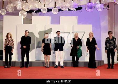 Gian Mattia D'Alberto - LaPresse 2020-09-09 Venedig 77th Venedig Filmfestival "Spy No Tsuma" roter Teppich auf dem Foto: Von L, Jurymitglieder Joanna Hogg, Christian Petzold, Ludivine Sagnier, Matt Dillon, Veronika Franz, Venezia77 Jurypräsidentin Cate Blanchett und Nicola Lagioia Stockfoto