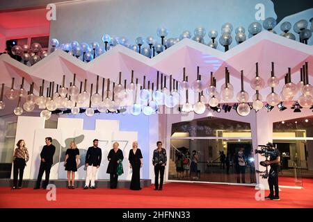 Gian Mattia D'Alberto - LaPresse 2020-09-09 Venedig 77th Venedig Filmfestival "Spy No Tsuma" roter Teppich auf dem Foto: Von L, Jurymitglieder Joanna Hogg, Christian Petzold, Ludivine Sagnier, Matt Dillon, Veronika Franz, Venezia77 Jurypräsidentin Cate Blanchett und Nicola Lagioia Stockfoto