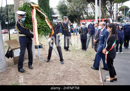 Mauro Scrobogna /LaPresse September 11, 2020&#xa0; Rom, Italy News Gedenken an die Opfer der Angriffe New York 11. September auf dem Foto: Virginia Raggi, Bürgermeisterin von Rom, und der US-Botschafter in Italien Lewis M. Eisenberg Stockfoto