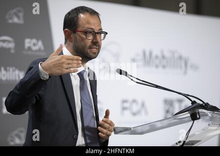 LaPresse/Andrea Alfano 14. September 2020 Turin (Italien) Automotive FCA Vehicle-to-Grid im Bild: Stefano Patuanelli Ministro Sviluppo Economico Stockfoto