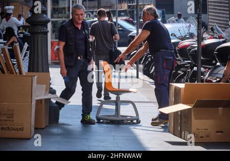 Mauro Scrobogna /LaPresse September 15, 2020  Rom, Italien News School - mobile Schreibtische auf dem Foto: Die Ankunft der neuen Sitzbänke mit Rädern in einem Institut in Rom Stockfoto