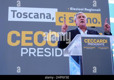 Mauro Scrobogna /LaPresse September 18, 2020&#xa0; Florenz, Italien Politik Regionalwahlen - Demonstration zum Abschluss des Wahlkampfes Forza Italia, Fratelli d'Italia, Lega auf dem Foto: Forza Italia Antonio Taiani schließt den Wahlkampf von Susanna Ceccardi zur Wahl zur Präsidentin der Region Toskana Stockfoto