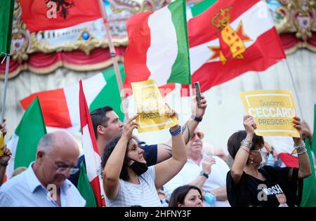 Mauro Scrobogna /LaPresse September 18, 2020&#xa0; Florenz, Italien Politik Regionalwahlen - Demonstration zum Abschluss des Wahlkampfes Forza Italia, Fratelli d'Italia, Lega auf dem Foto: Abschluss des Wahlkampfes von Susanna Ceccardi zur Wahl zur Präsidentin der Region Toskana Stockfoto