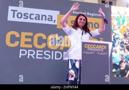 Mauro Scrobogna /LaPresse September 18, 2020&#xa0; Florenz, Italien Politik Regionalwahlen - Demonstration zum Abschluss des Wahlkampfes Forza Italia, Fratelli d'Italia, Lega auf dem Foto: Susanna Ceccardi schließt den Wahlkampf für die Wahl zur Präsidentin der Region Toskana Stockfoto