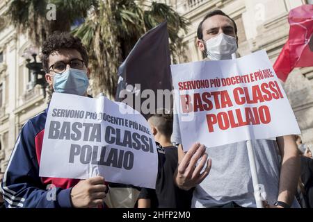 Roberto Monaldo / LaPresse 25-09-2020 Rom (Italien) Demonstration der Schüler für die Sicherheit und Reform des Schulsystems im Bild Ein Moment der Demonstration Stockfoto