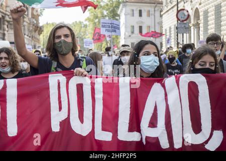 Roberto Monaldo / LaPresse 25-09-2020 Rom (Italien) Demonstration der Schüler für die Sicherheit und Reform des Schulsystems im Bild Ein Moment der Demonstration Stockfoto