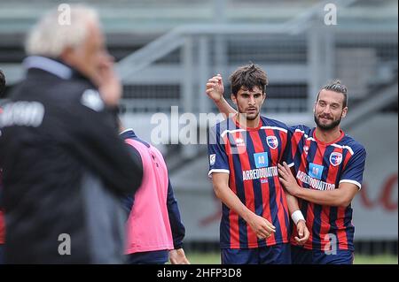 FFoto Claudio Martinelli/LaPresse 27 settembre 2020 - Padova - Italia Sport calcio Padova vs Imolese Calcio 1919 - Campionato di calcio Serie C 2020/2021 Girone B - Stadio &#x201C;Euganeo&#x201D;Nella foto: Lombardi esulta con i compagni dopo il gol (0-1)Foto Claudio Martinelli/LaPresse 27th. September 2020 Padua Italienischer Fußball Calcio Padova vs Imolese Calcio 1919 - Italienische Fußballmeisterschaft Liga C - Pool B - 2020/2021 - &#x201C;Euganeo&#x201D; Stadion. Im Bild: Lombardi feiert mit seinen Teamkollegen nach dem Tor (0-1) Stockfoto