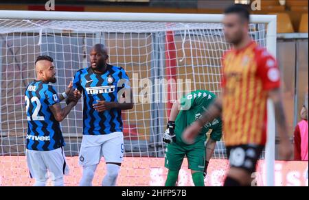 Alessandro Garofalo/LaPresse 30. September 2020 Benevento, Italien Sportfußball Benevento vs Inter - Italienische Fußballmeisterschaft League A Tim 2020/2021 - Ciro Vigorito Stadion. Im Bild: Romelu Lukaku FC Internazionale feiert nach Tor 0-1 Stockfoto