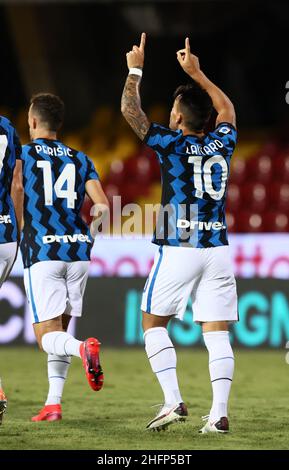 Alessandro Garofalo/LaPresse 30. September 2020 Benevento, Italien Sportfußball Benevento vs Inter - Italienische Fußballmeisterschaft League A Tim 2020/2021 - Ciro Vigorito Stadion. Im Bild: Lautaro Martinez FC Internazionale / feiert nach Tor 2-5 Stockfoto