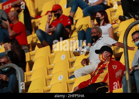 Alessandro Garofalo/LaPresse 30. September 2020 Benevento, Italien Sportfußball Benevento vs Inter - Italienische Fußballmeisterschaft League A Tim 2020/2021 - Ciro Vigorito Stadion. Im Bild: tifosi Benevento Stockfoto