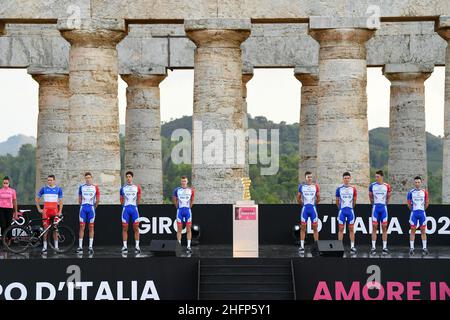 Fabio Ferrari/LaPresse 01. Oktober 2020 Segesta, Palermo (Italien) Sport Cycling Giro d'Italia 2020 - Ausgabe 103th - Team-Präsentation im Bild: Während der Präsentation - GROUPAMA - FDJ Stockfoto