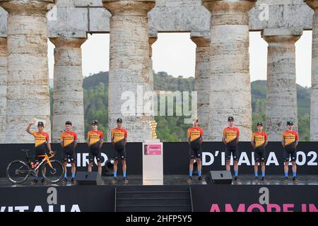 Fabio Ferrari/LaPresse 01. Oktober 2020 Segesta, Palermo (Italien) Sport Cycling Giro d'Italia 2020 - Ausgabe 103th - Teampräsentation auf dem Bild: Während der Präsentation - BAHRAIN - MCLAREN Stockfoto