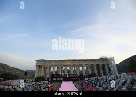 Fabio Ferrari/LaPresse 01. Oktober 2020 Segesta, Palermo (Italien) Sport Cycling Giro d'Italia 2020 - Ausgabe 103th - Teampräsentation im Bild: Während der Präsentation Stockfoto