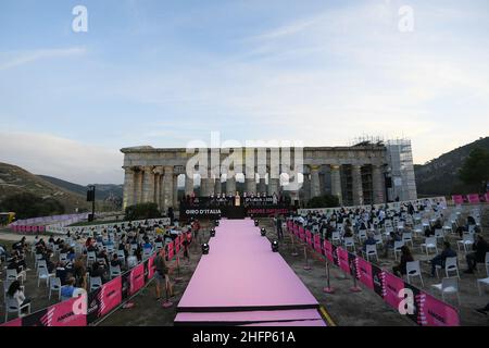 Fabio Ferrari/LaPresse 01. Oktober 2020 Segesta, Palermo (Italien) Sport Cycling Giro d'Italia 2020 - Ausgabe 103th - Teampräsentation im Bild: Während der Präsentation Stockfoto