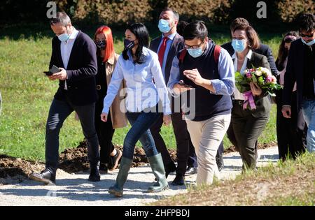 Mauro Scrobogna /LaPresse 08. Oktober 2020&#xa0; Frosinone, Italien Politics School - Minister Azzolina besucht das Angeloni Institut in Frosinone auf dem Foto: Die Bildungsministerin Lucia Azzolina besucht das "Luigi Angeloni" Agricultural Institute in Frosinone und trifft die Studenten, die sich mit der Weinlese auf dem Bauernhof der Schule beschäftigen. Stockfoto