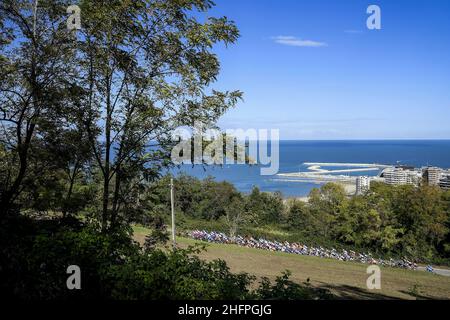 Fabio Ferrari/LaPresse 14. Oktober 2020 Italien Sport Cycling Giro d'Italia 2020 - Ausgabe 103th - Etappe 11 - von Porto Sant'Elpidio nach Rimini im Bild: Während des Rennens Stockfoto