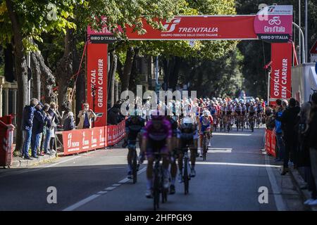 Fabio Ferrari/LaPresse 14. Oktober 2020 Italien Sport Cycling Giro d'Italia 2020 - Ausgabe 103th - Etappe 11 - von Porto Sant'Elpidio nach Rimini im Bild: Während des Rennens Stockfoto