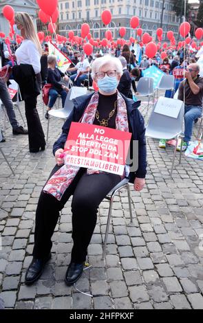 Mauro Scrobogna /LaPresse 17. Oktober 2020&#xa0; Rom, Italien politische Demonstration gegen das Homotransphobie-Gesetz auf dem Foto: Senatorin Paola Binetti Stockfoto