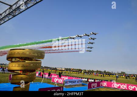 Marco Alpozzi/LaPresse 18. Oktober 2020 Italien Sport Cycling Giro d'Italia 2020 - Ausgabe 103th - Etappe 15 - vom Luftwaffenstützpunkt Rivolto nach Piancavallo im Bild: airshow vor dem Start Stockfoto