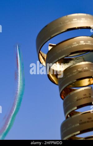 Marco Alpozzi/LaPresse 18. Oktober 2020 Italien Sport Cycling Giro d'Italia 2020 - Ausgabe 103th - Etappe 15 - vom Luftwaffenstützpunkt Rivolto nach Piancavallo im Bild: airshow vor dem Start Stockfoto