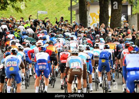 Massimo Paolone/LaPresse 21. Oktober 2020 Italien Sport Cycling Giro d'Italia 2020 - Ausgabe 103th - Etappe 17 - von Bassano del Grappa nach Madonna di Campiglio im Bild: Während des Rennens Stockfoto