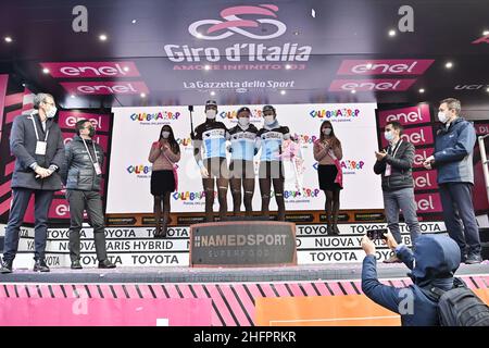 Marco Alpozzi/LaPresse 21. Oktober 2020 Italien Sport Radfahren Giro d'Italia 2020 - Ausgabe 103th - Etappe 17 - von Bassano del Grappa bis Madonna di Campiglio auf dem Bild: AG2R LA MONDIALE Stockfoto