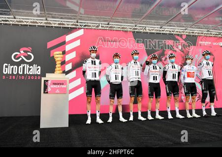 Massimo Paolone/LaPresse 22. Oktober 2020 Italien Sport Cycling Giro d'Italia 2020 - Ausgabe 103th - Etappe 18 - von Pinzolo nach Laghi di Cancano (Parco Nazionale Stelvio) im Bild: TEAM SUNWEB Stockfoto