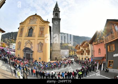 Massimo Paolone/LaPresse 22. Oktober 2020 Italien Sport Cycling Giro d'Italia 2020 - Ausgabe 103th - Etappe 18 - von Pinzolo nach Laghi di Cancano (Parco Nazionale Stelvio) im Bild: Pinzolo Stockfoto