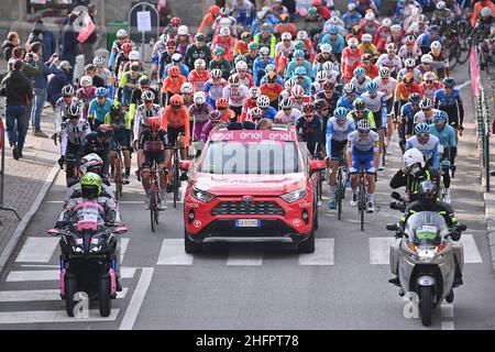 Massimo Paolone/LaPresse 22. Oktober 2020 Italien Sport Cycling Giro d'Italia 2020 - Ausgabe 103th - Etappe 18 - von Pinzolo nach Laghi di Cancano (Parco Nazionale Stelvio) im Bild: Start Stockfoto