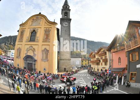 Massimo Paolone/LaPresse 22. Oktober 2020 Italien Sport Cycling Giro d'Italia 2020 - Ausgabe 103th - Etappe 18 - von Pinzolo nach Laghi di Cancano (Parco Nazionale Stelvio) im Bild: Pinzolo Stockfoto