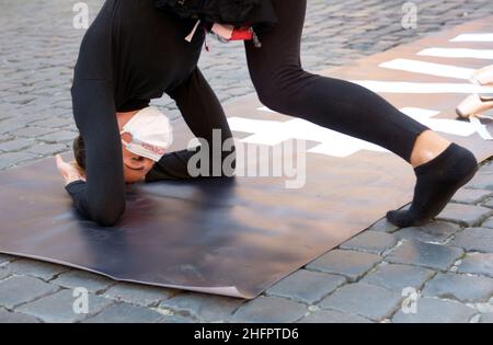 Mauro Scrobogna /LaPresse October 22, 2020&#xa0; Rom, Italy News Tanzschulen - Protest gegen die Anti-Covid-19-Bestimmungen auf dem Foto: Studenten der Tanzschulen während des Flash-Mob, der vor dem Pantheon organisiert wurde, um auf die Beschränkungen durch die Anti-Covid-Bestimmungen aufmerksam zu machen Stockfoto