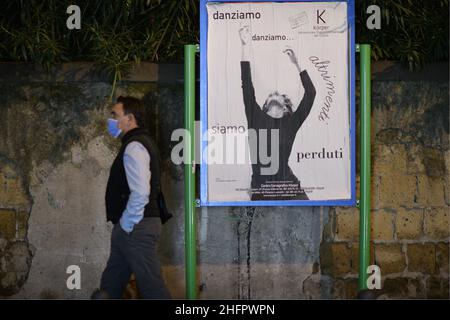 Foto Alessandro Pone - LaPresse 23 10 2020 Napoli Coronavirus, emergenza sanitaria - Lock down notturno a Napoli Nella Foto Napoli in prima serata Foto Alessandro Pone - LaPresse Oktober . 23 2020 Neapel - Italien Coronavirus, Notfall - Nachtsperre und Schließung im Bild neapel Stockfoto