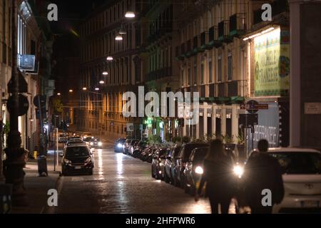 Foto Alessandro Pone - LaPresse 23 10 2020 Napoli Coronavirus, emergenza sanitaria - Lock down notturno a Napoli Nella Foto Napoli in prima serata Foto Alessandro Pone - LaPresse Oktober . 23 2020 Neapel - Italien Coronavirus, Notfall - Nachtsperre und Schließung im Bild neapel Stockfoto