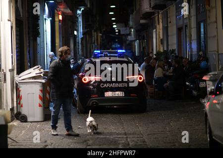 Foto Alessandro Pone - LaPresse 23 10 2020 Napoli Coronavirus, emergenza sanitaria - Lock down notturno a Napoli Nella Foto Napoli in prima serata Foto Alessandro Pone - LaPresse Oktober . 23 2020 Neapel - Italien Coronavirus, Notfall - Nachtsperre und Schließung im Bild neapel Stockfoto